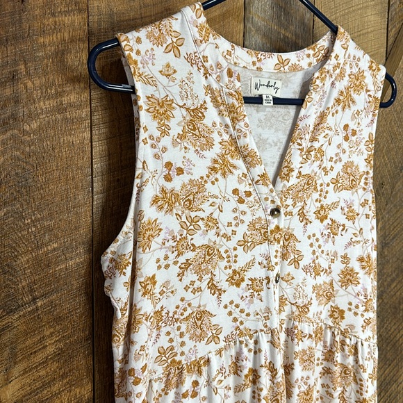 Wonderly floral tank top size medium - Picture 3 of 5